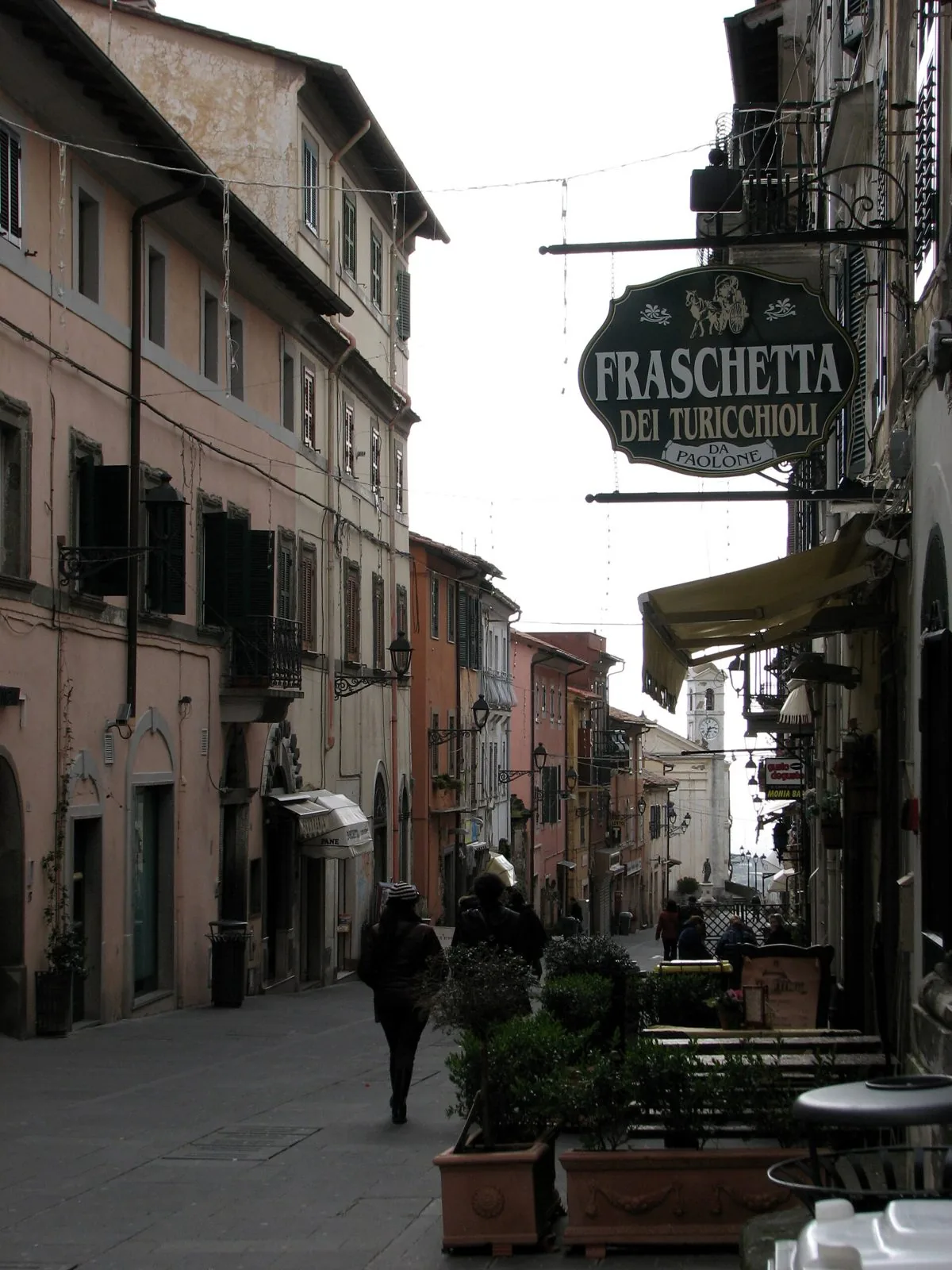 Insegna di una fraschetta in una via del centro storico di Ariccia